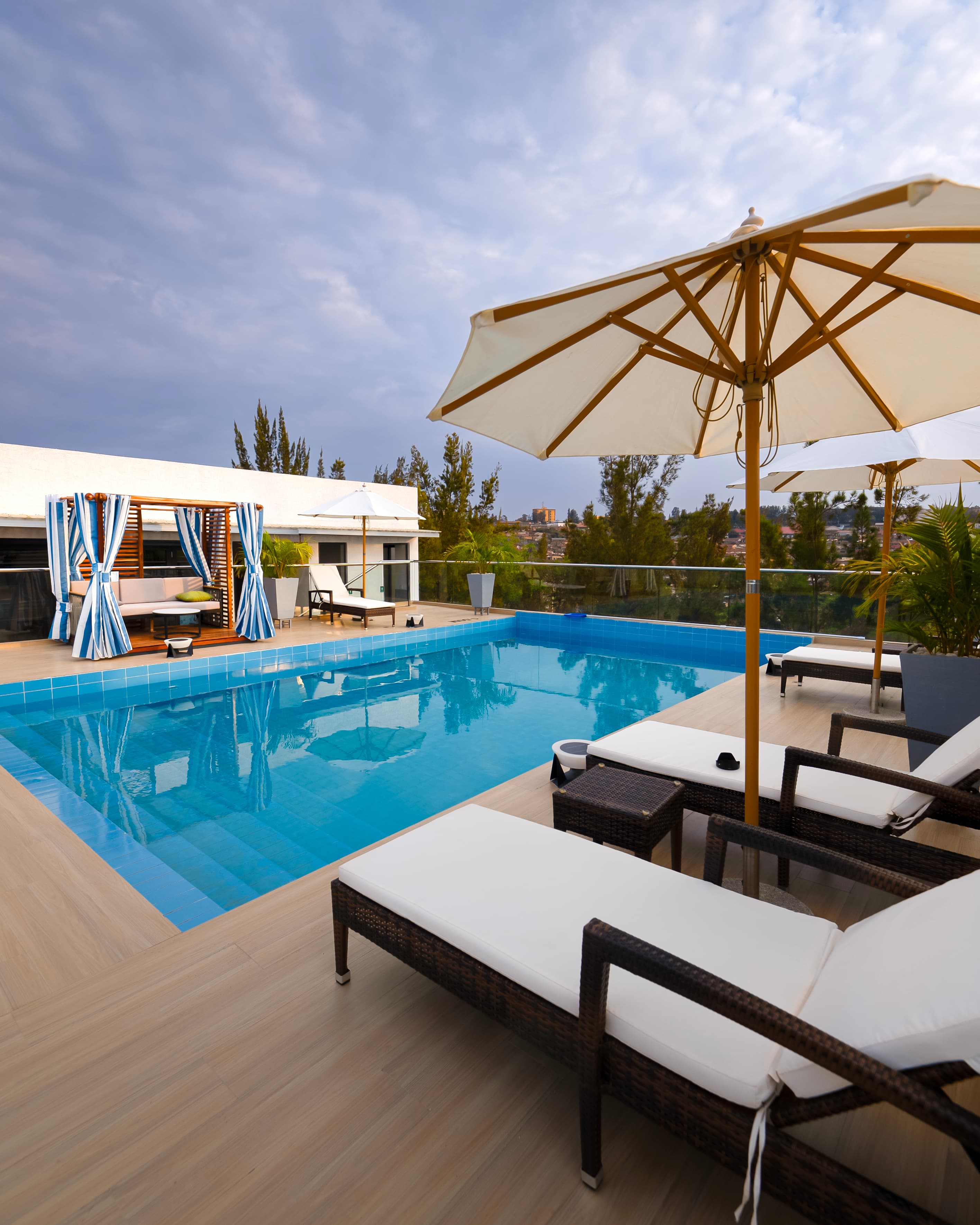 Poolside Lounge